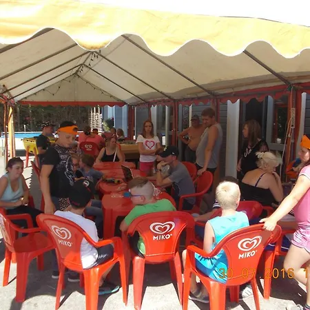 Camping Au Vert De L'authie Kemping Beaurainville